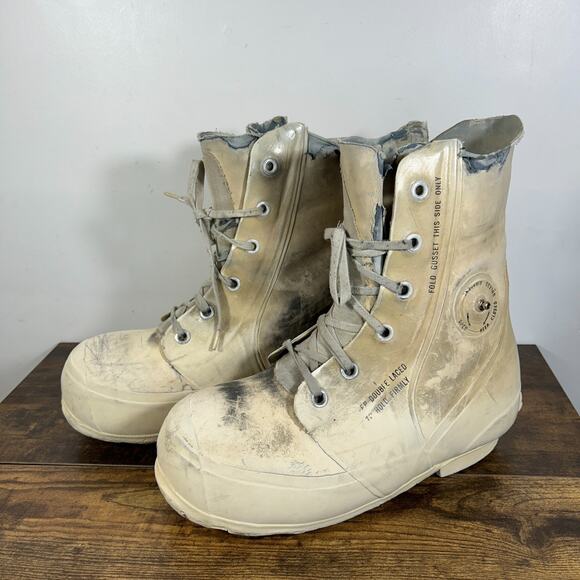 Vintage 70s Bata Mickey Mouse Bunny Boots White Extreme Cold Weather Mens 10